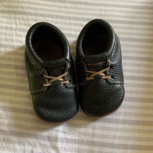 Freshly Picked Coal Oxford moccasins soft sole size 5